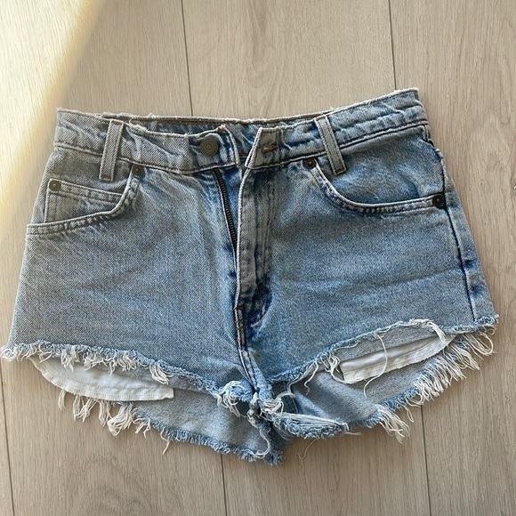 Orange tab Levi short shorts - Picture 2 of 4